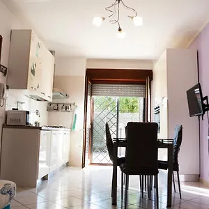 https://red-house-tiburtina.it-romehotels.com